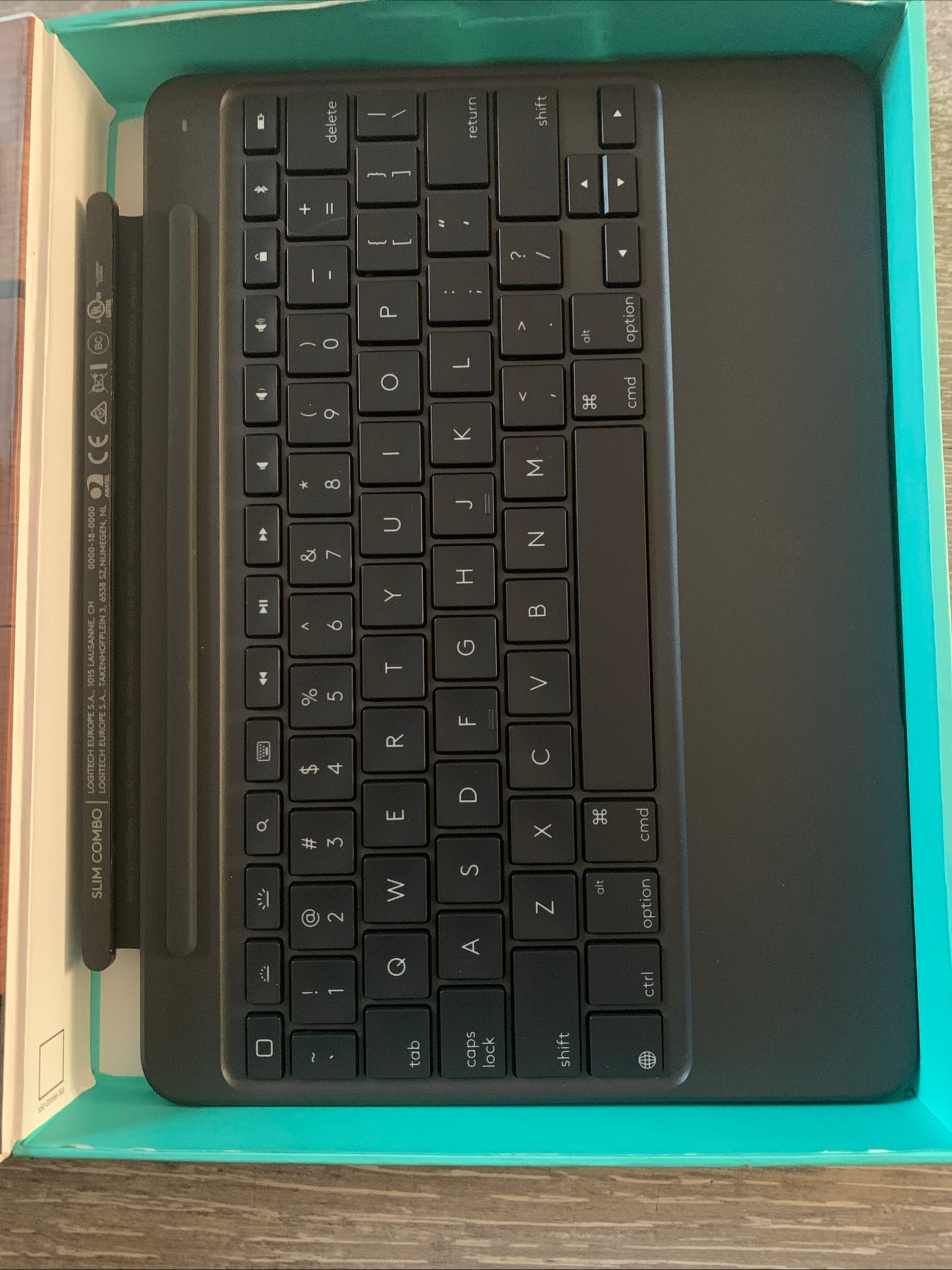 Logitech slim combo for ipad 5th and 6th generation