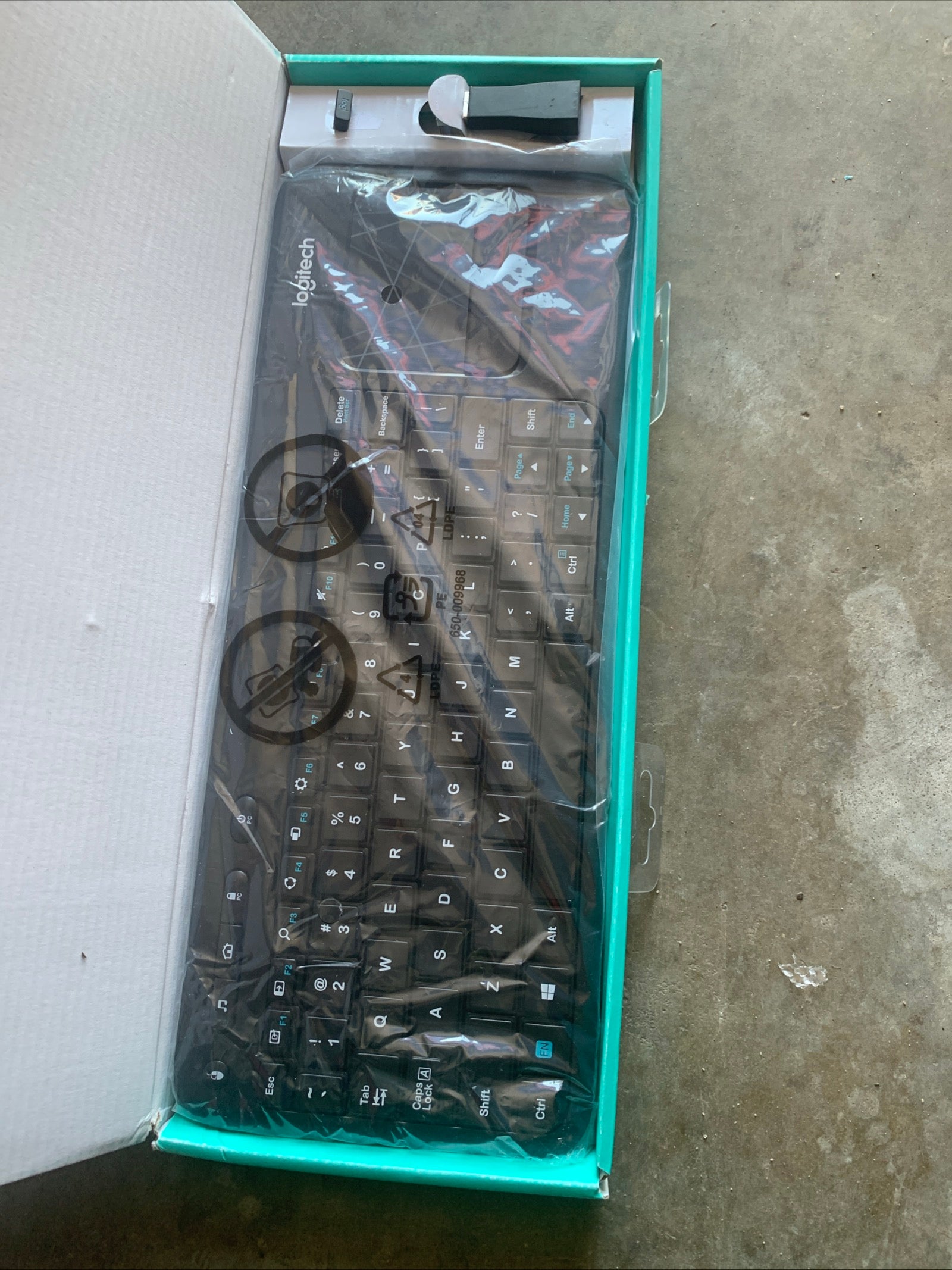 Logitech k400 witeless bluetooth keyboard