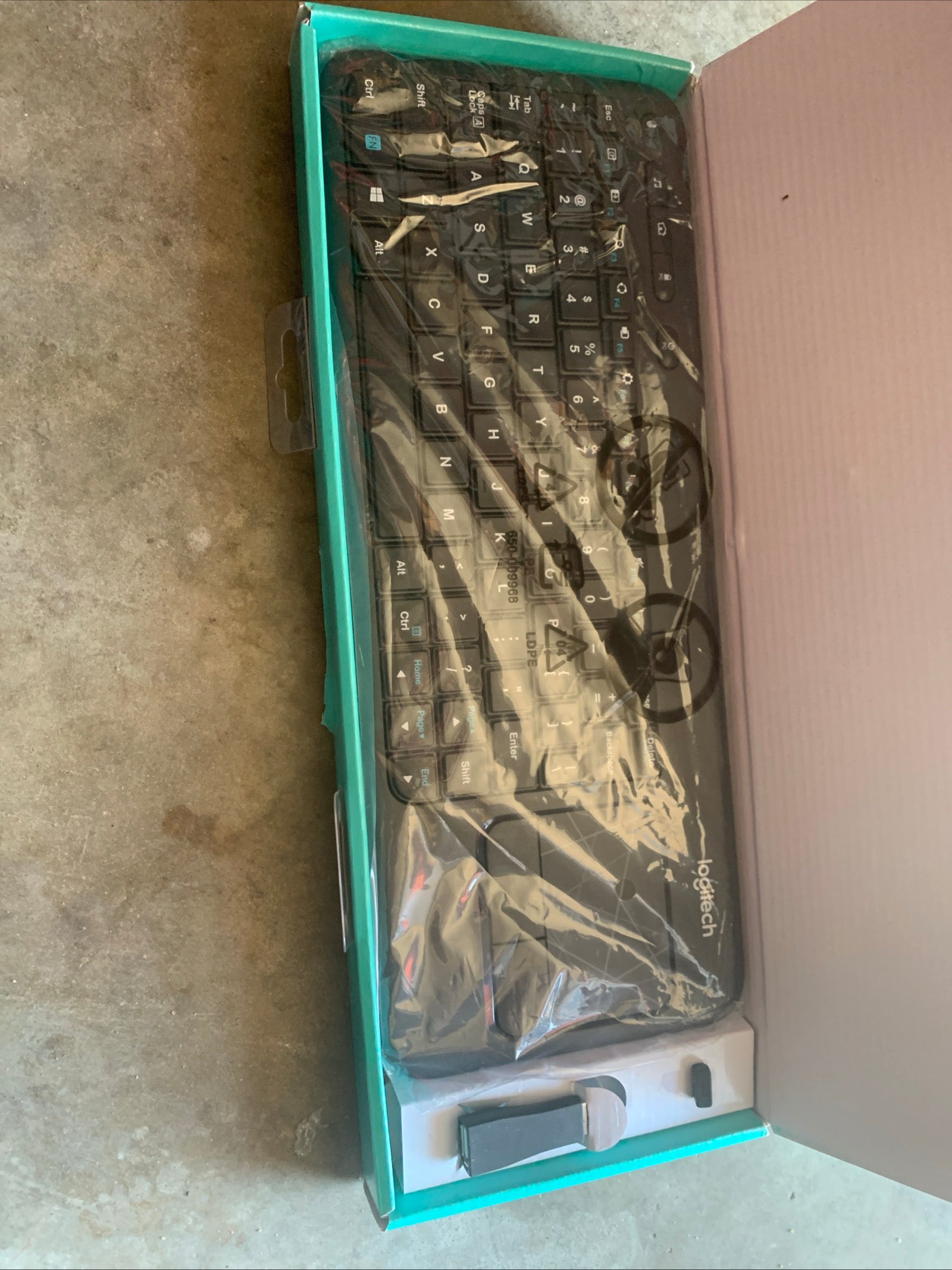 Logitech k400 witeless bluetooth keyboard